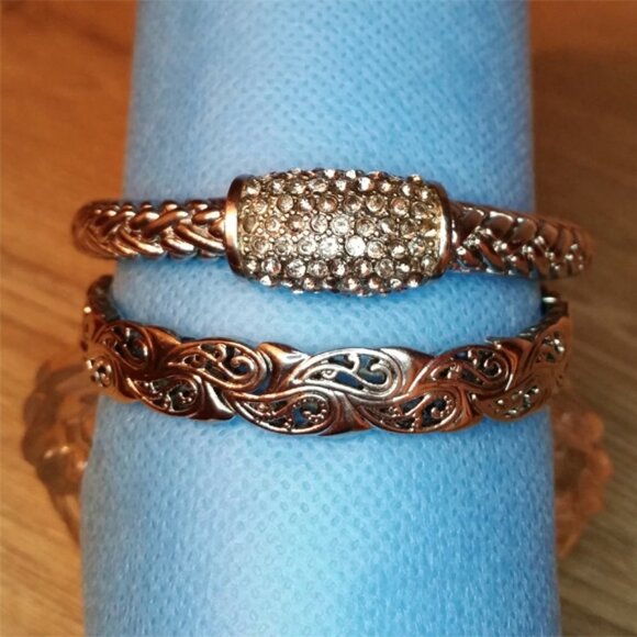 CURATED bundle 2 silver tone stretch bracelets - Picture 3 of 3